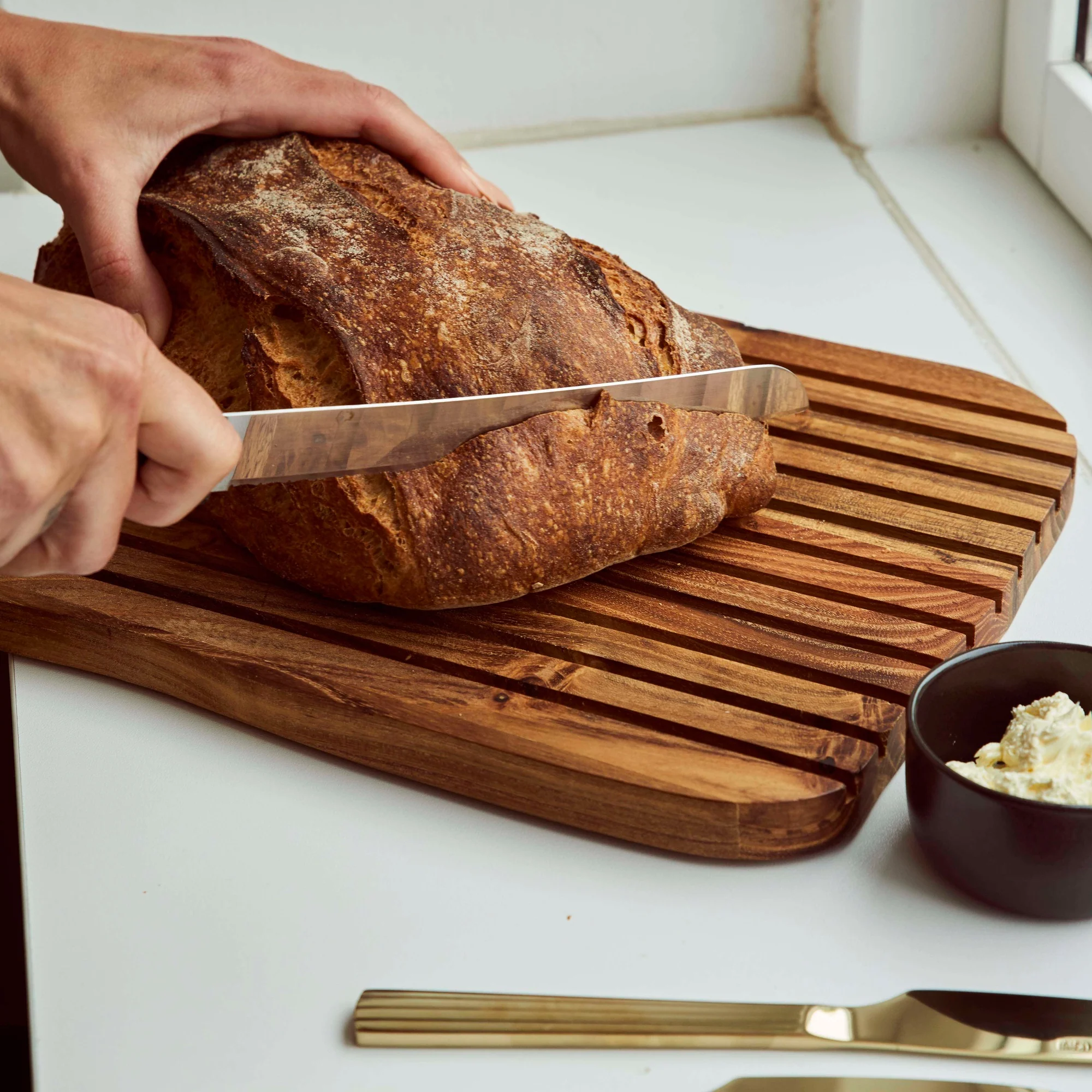 RAW Teak brødskærebræt | Natural - Image 5