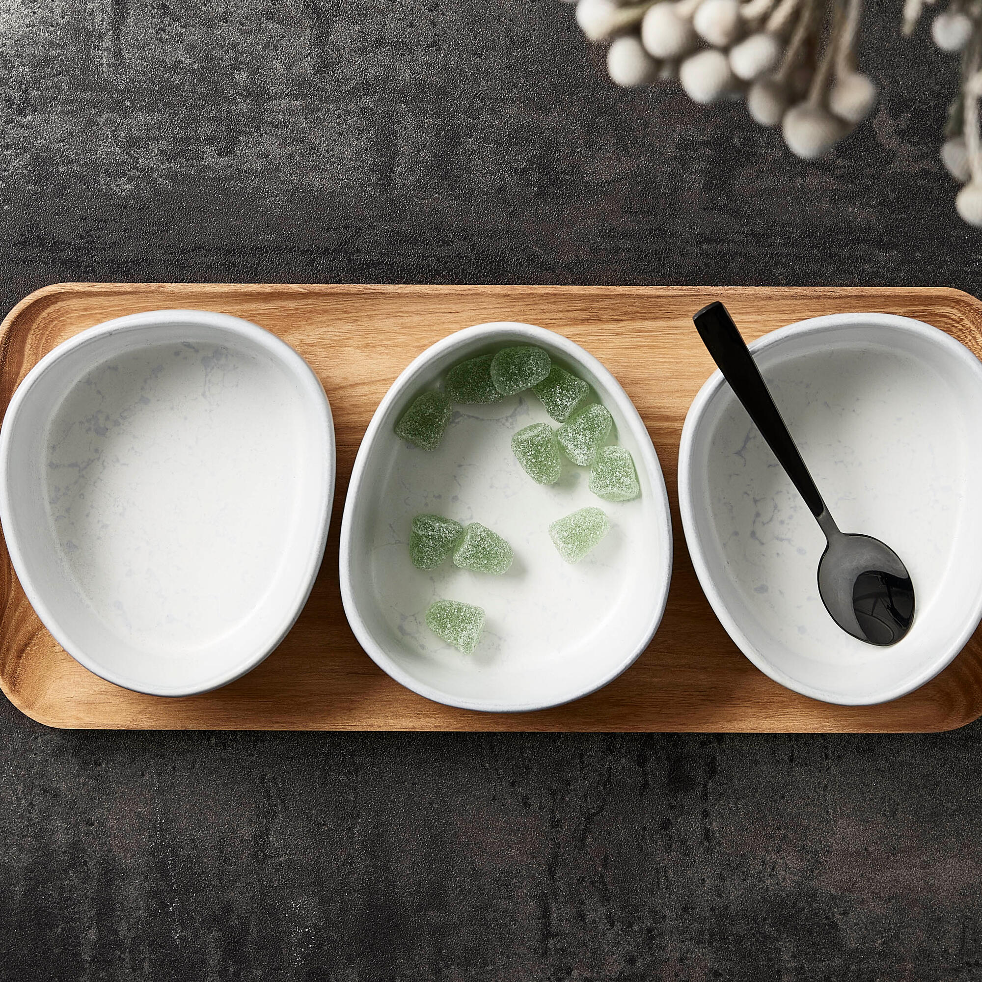RAW Organic skåle på teakbræt | Arctic White - Image 3