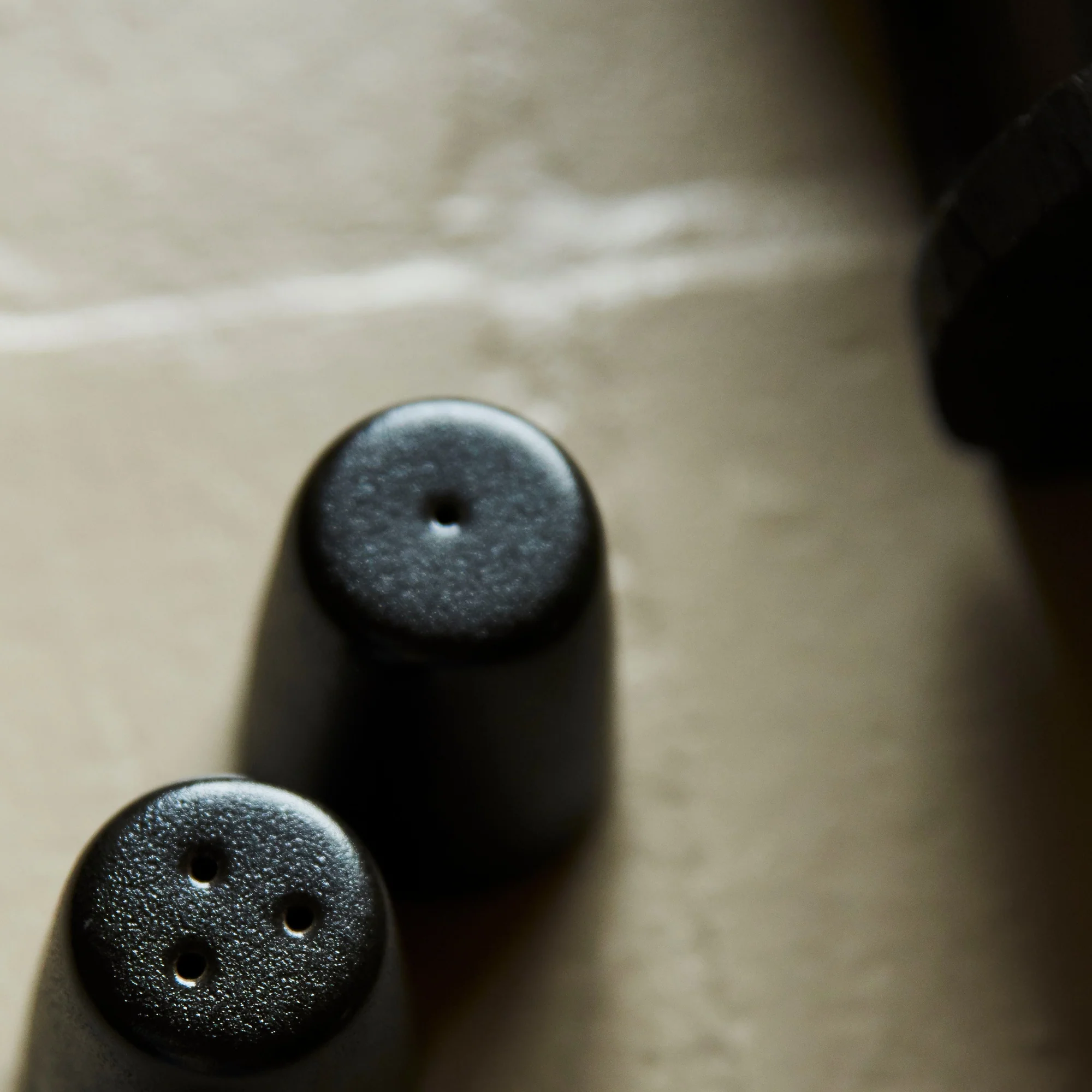 RAW salt og peber sæt 2 dele | Titanium Black - Image 3